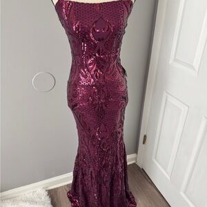 Elegant Burgundy Sequin Dress